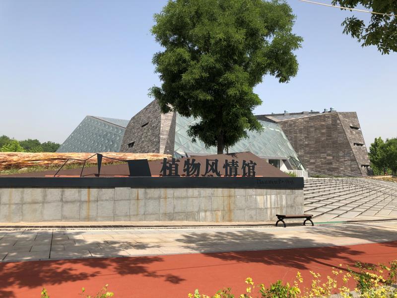 Relacart TM-500 Wireless Microphone System with Antenna System applied in a botanical aarden