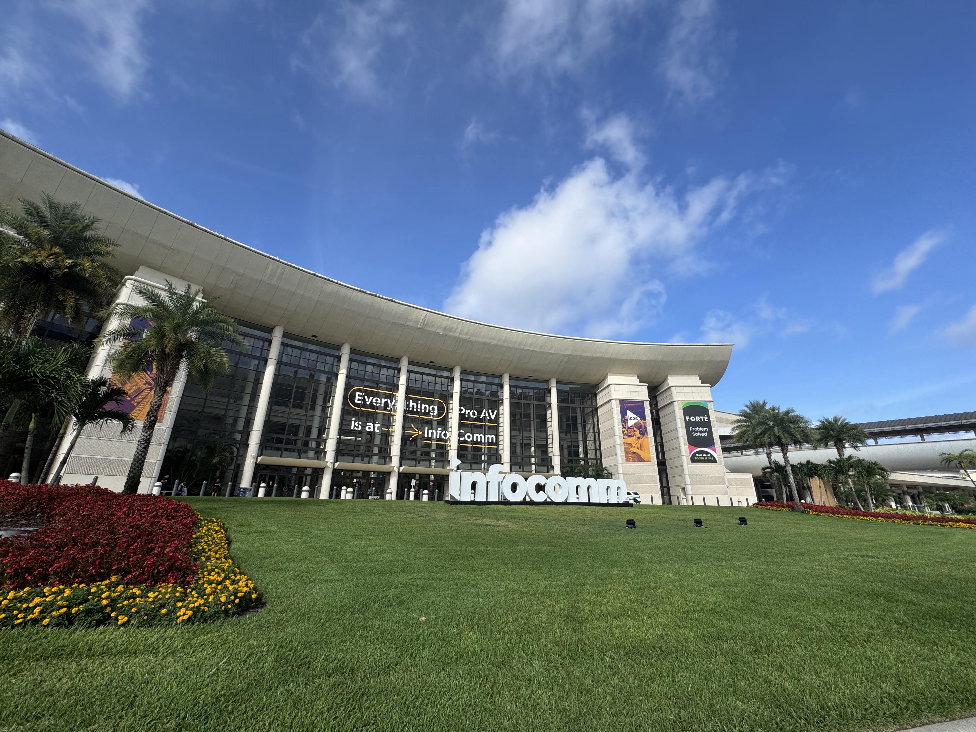 Прямая трансляция с InfoComm USA | Дебютирует потолочный массив микрофонов ACM-582, Передовые технологии искусственного интеллекта переосмысливают современные конференц-связи