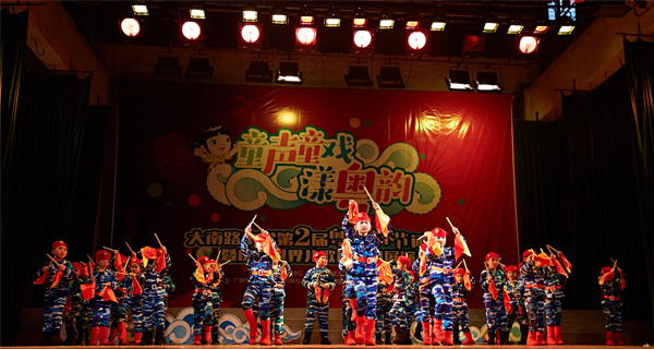 Беспроводная система Relacart HR-31S помогла провести Фестиваль искусств в начальной школе Дананлу.