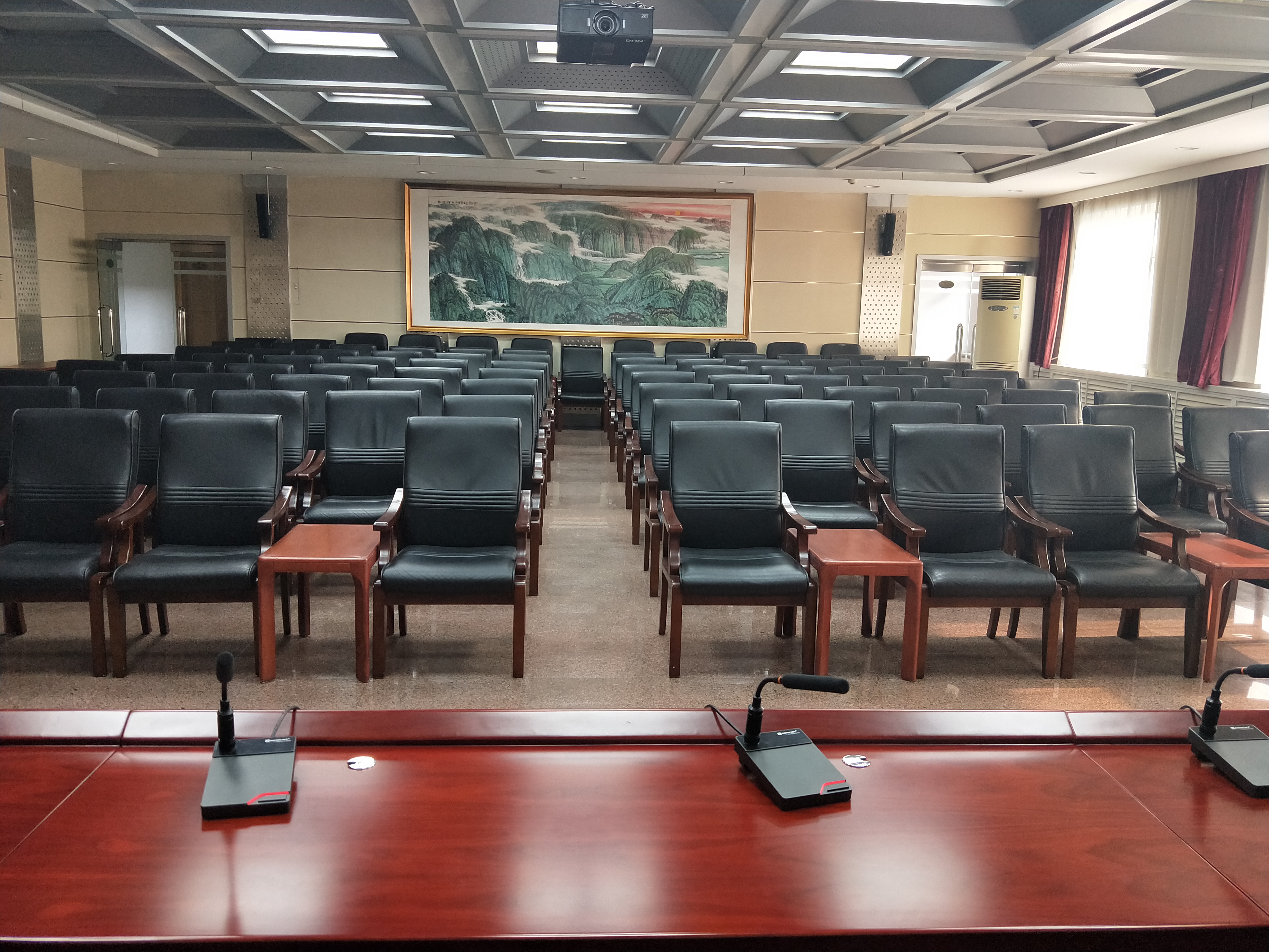 Цифровая беспроводная конференц-система WDC-903 Dante поможет создать высококлассный конференц-зал